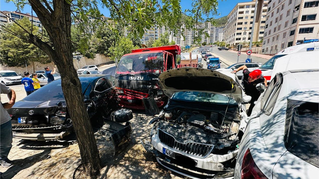 Kahramanmaraş'ta trafik kazasında 3 kişi hasar gördü.