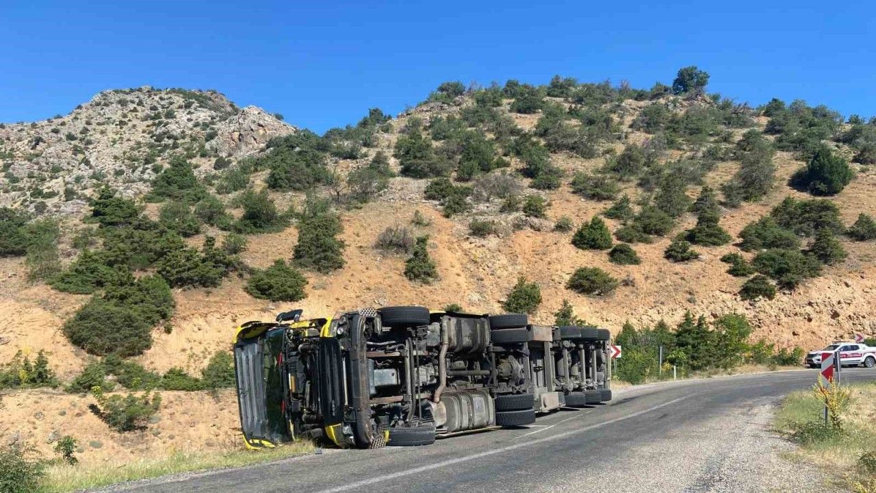 Kemaliye’de Ürkütücü Tır Kazağı