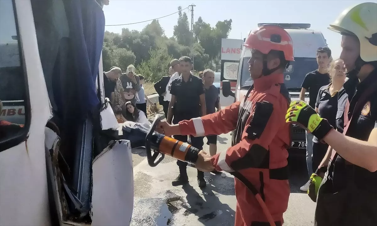 Milas'ta trafik kazasında bir kişi hayatını kaybetti, 12 kişi yaralandı.