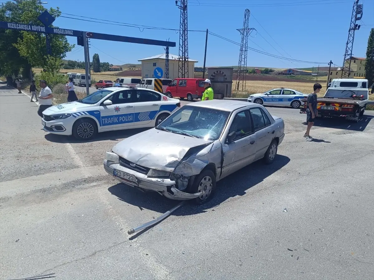 Şarkışla'da Trafik Kazası: 4 Kişi Yaralı