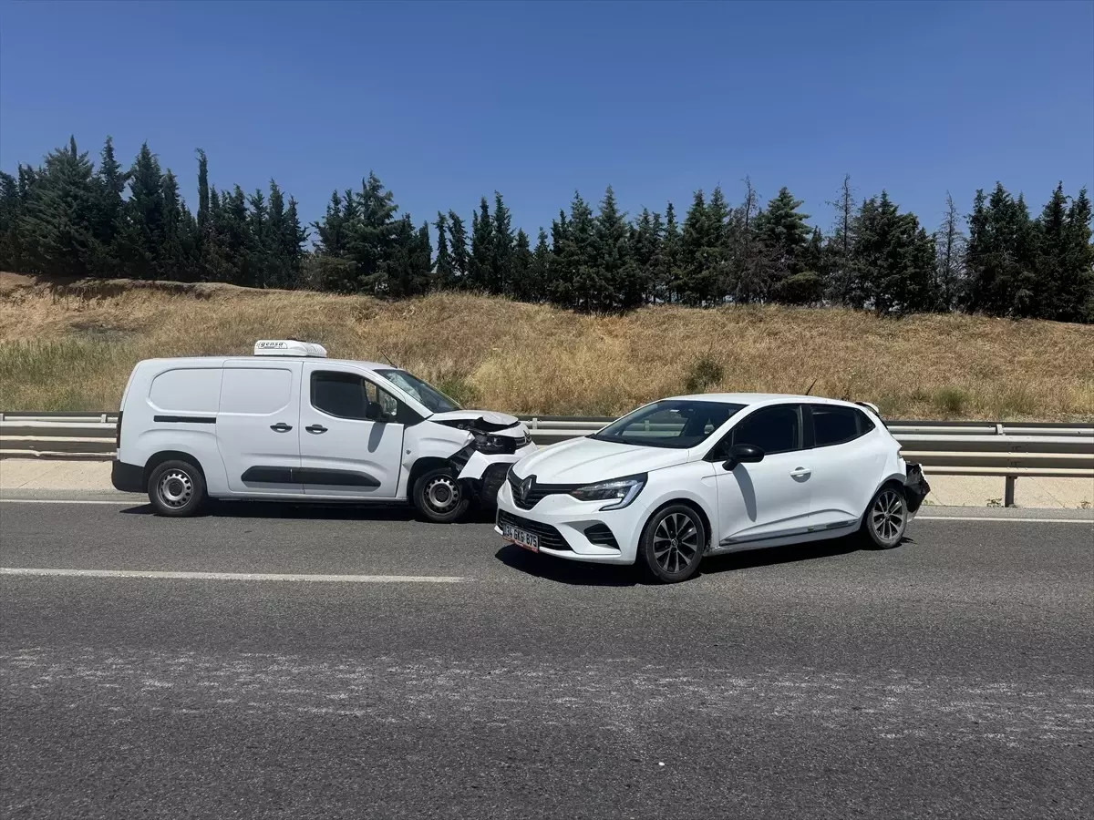 Edirne'de Trafik Kazasında 2 Kişi Yaralandı.
