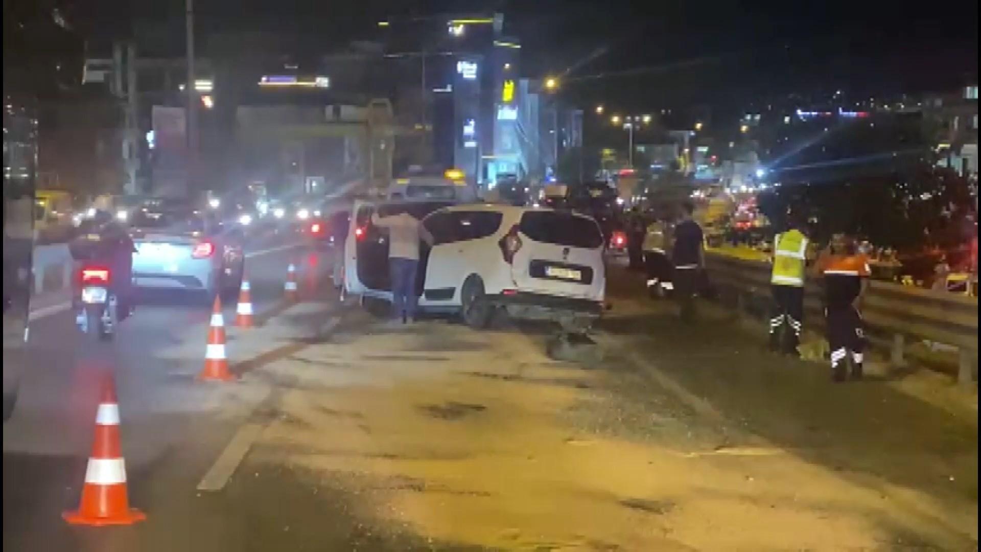 Pendik, İstanbul'da 6 aracın karıştığı zincirleme kaza sonucunda 1'i çocuk 5 kişi yaralandı.