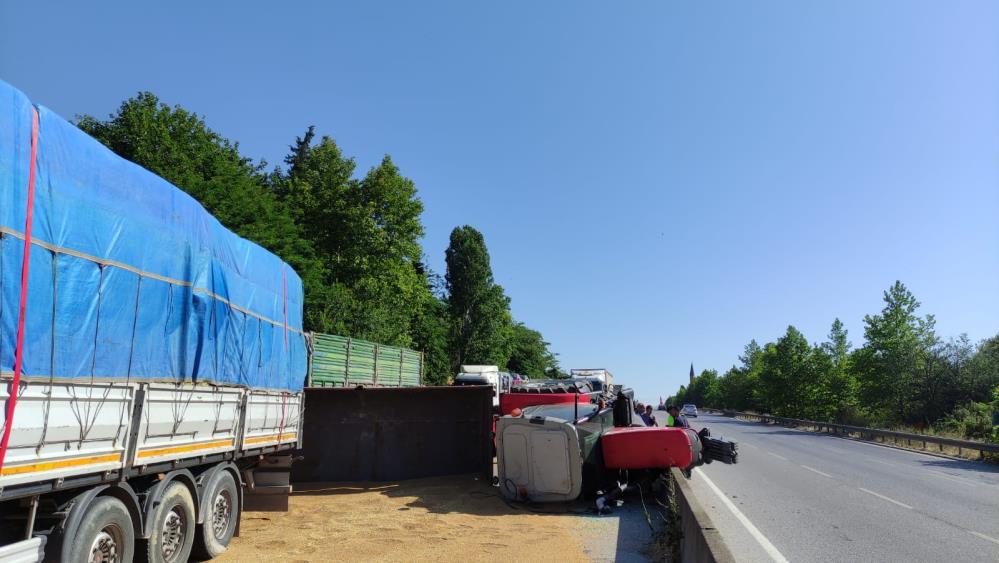 Susurluk'ta trafik kazasında 3 kişi yaralandı.