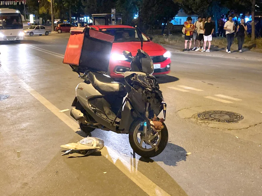 Edirne'de motokurye trafik kazasında yaralandı.
