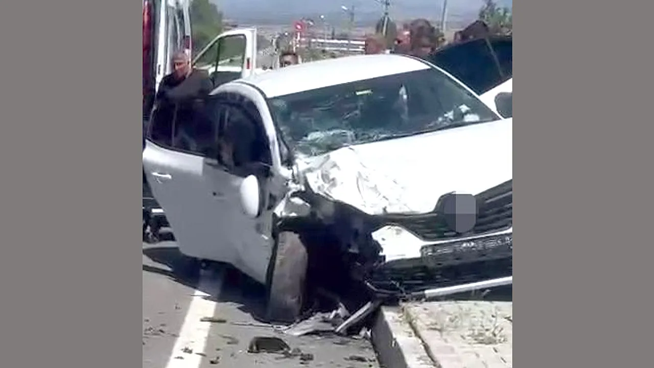 Elazığ'ın Karakoçan ilçesinde kaza oldu.