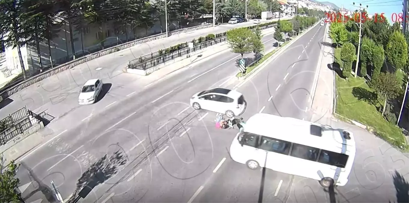 Kütahya'da Üç Farklı Trafik Kazası Kamera Görüntülerinde