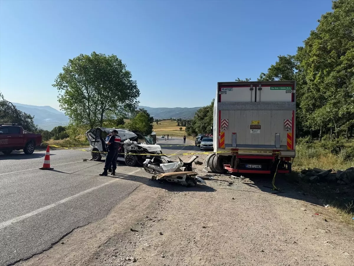 Niksar'da Kaza: 2 Ölü, 3 Yaralı
