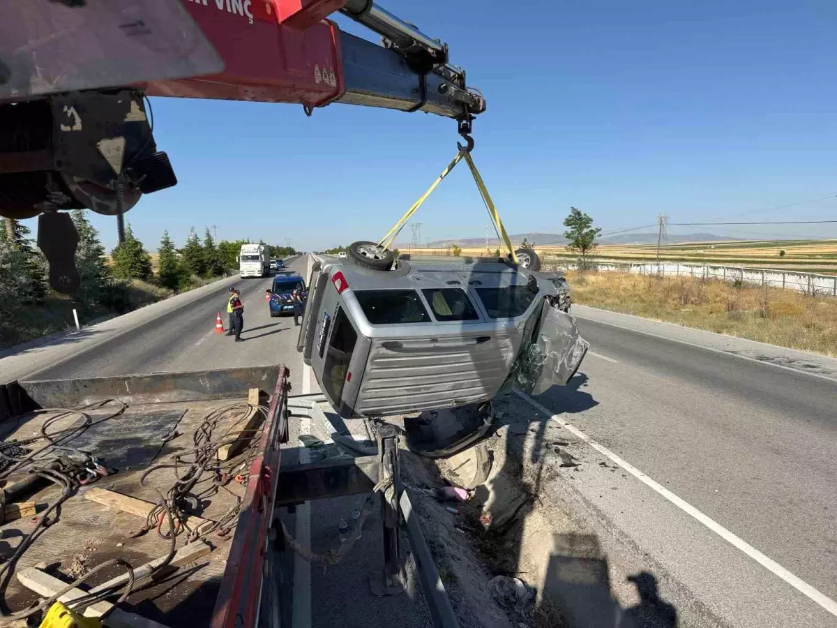 Afyon'da Trafik Kazası: 2 Kişi Yaralandı