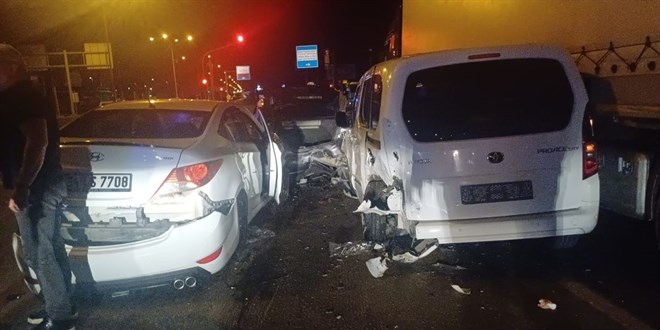 Çorum'da meydana gelen 5 aracın karıştığı trafik kazası