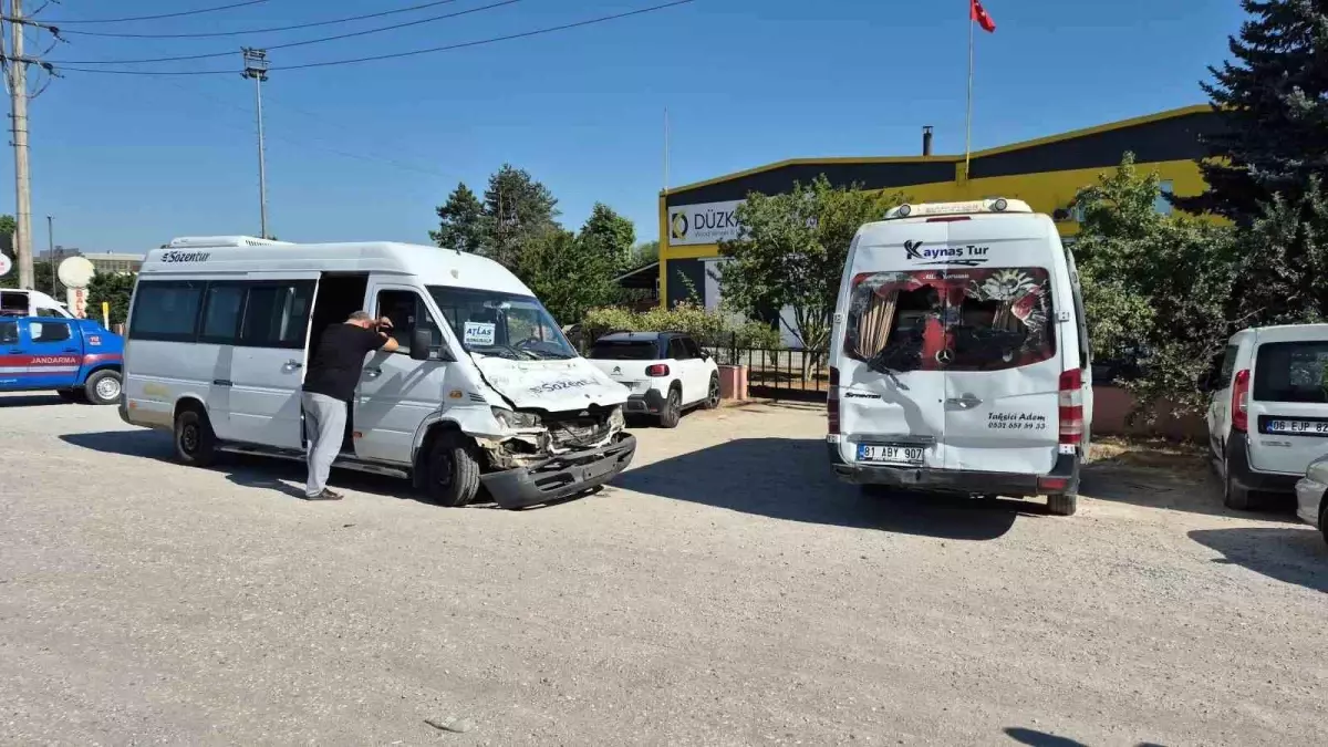Düzce'de Trafik Kazasında 6 Kişi Yaralı