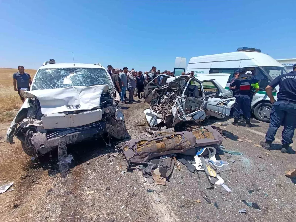 Adıyaman'da trafik kazasında 4 kişi hayatını kaybetti.
