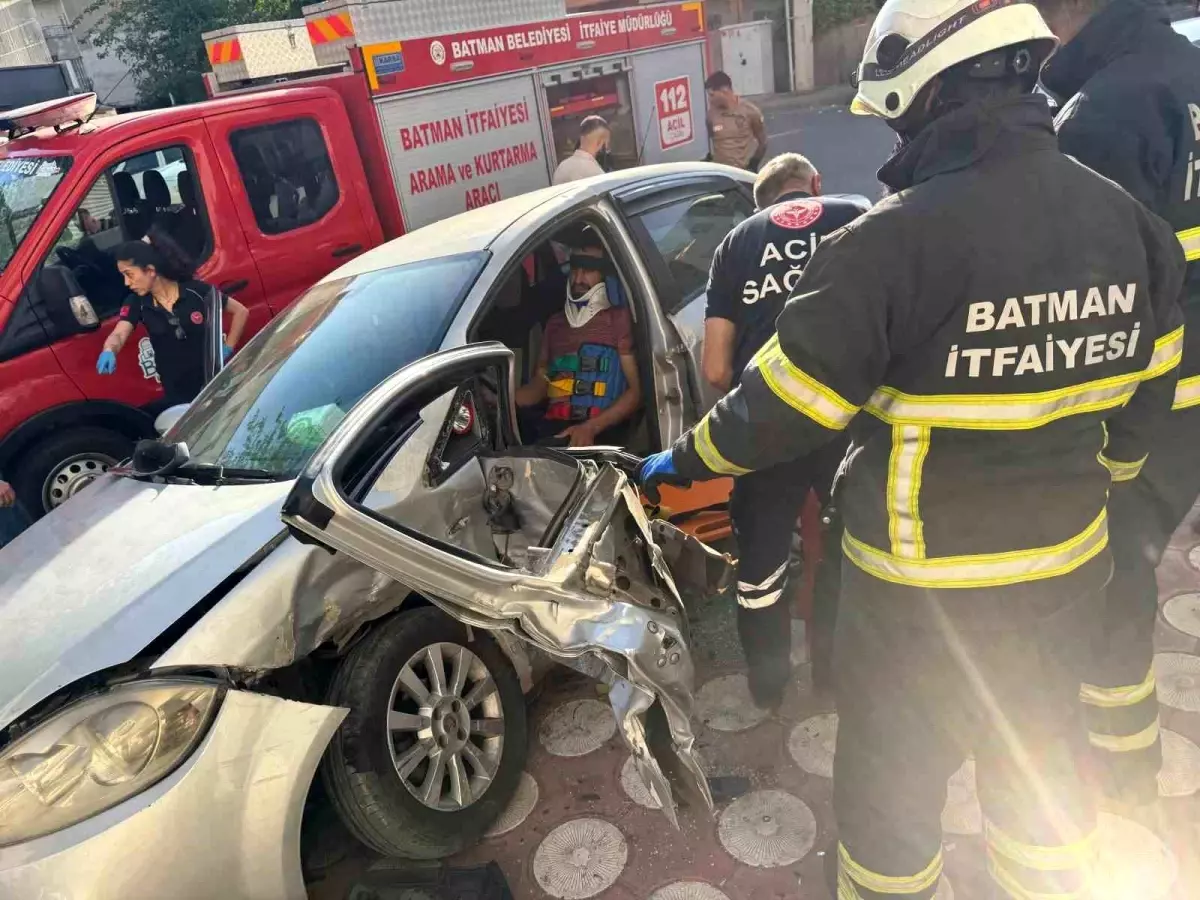 Batman'da Kaza: İtfaiye Sürücüyü Kurtardı