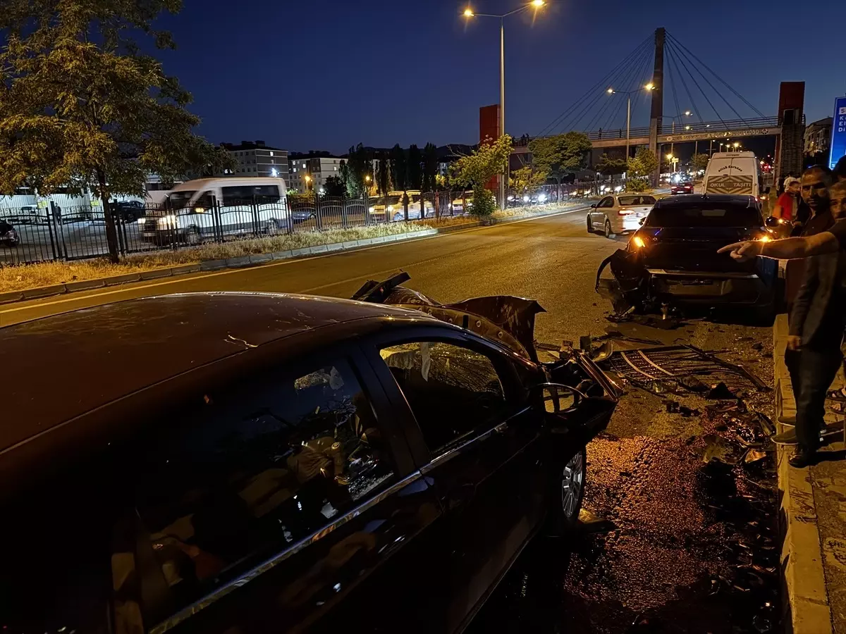 Bingöl'de 4 aracın karıştığı trafik kazası