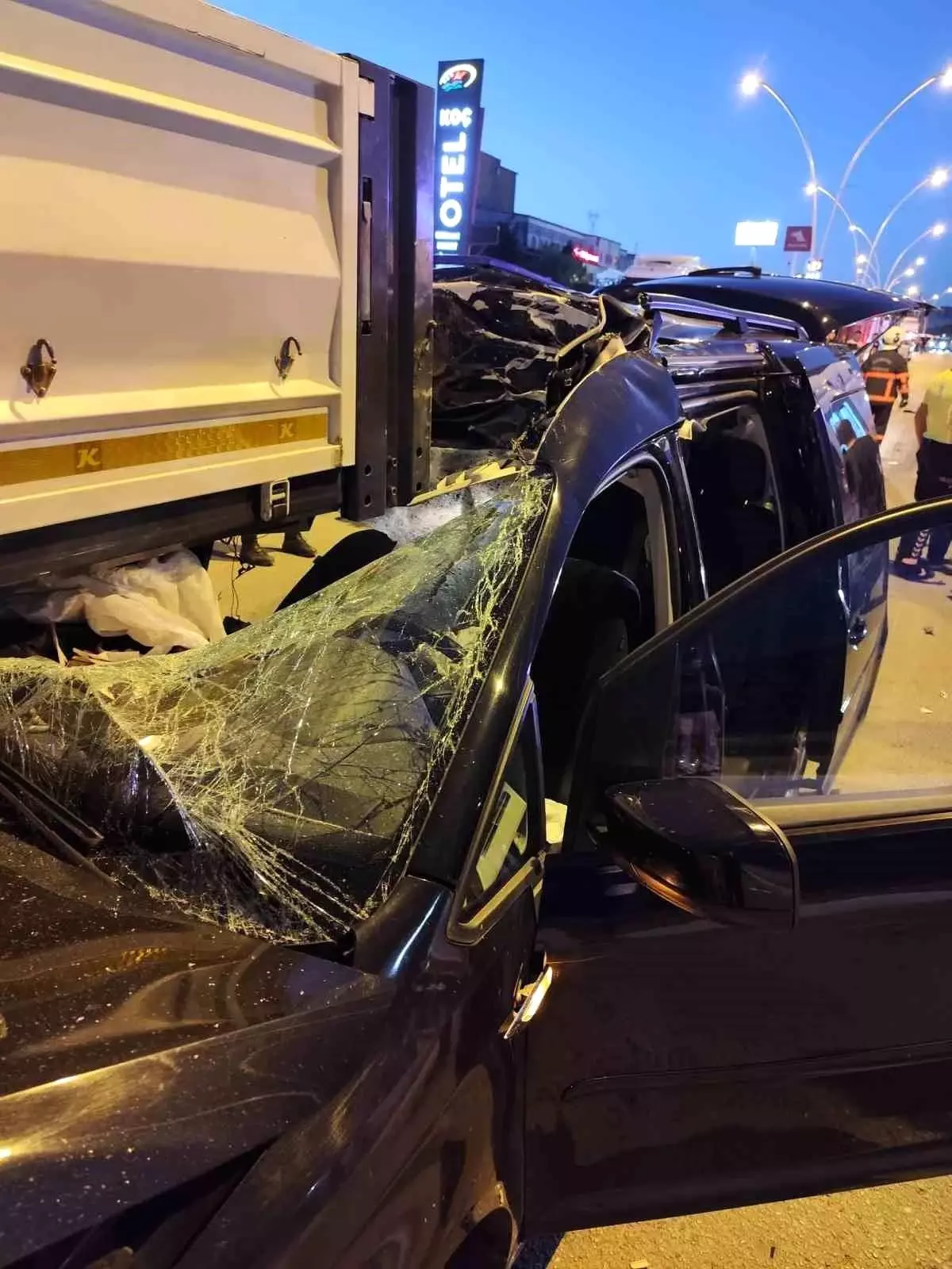 Çankırı'da trafik kazasında 2 kişi hayatını kaybetti, 3 kişi yaralandı.