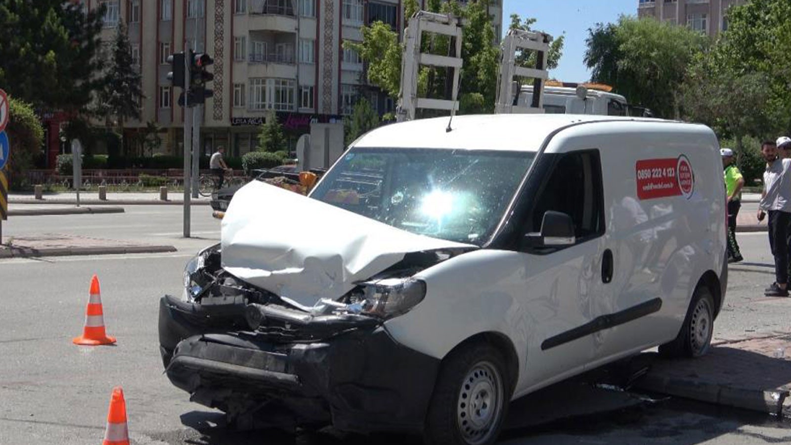Konya'da yanlış dönüş sonucu meydana gelen kaza: 3 kişi yaralı