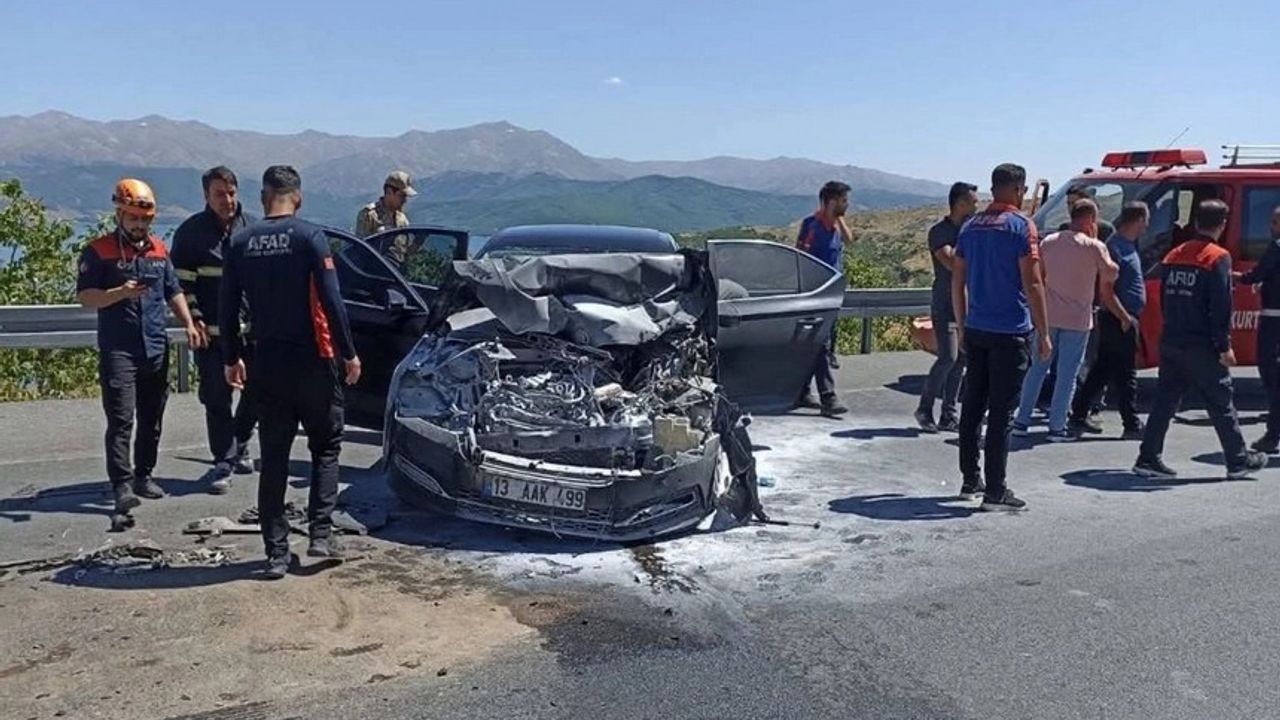 Nurhalil Özçelik trafik kazası geçirdi.