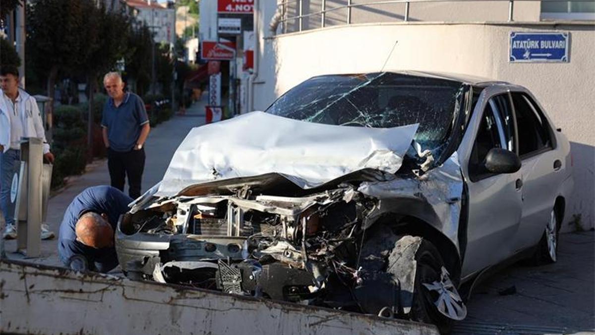 Alkollü sürücü kırmızı ışığa çarptı! 'Anne babam beni bu halde görmesin'