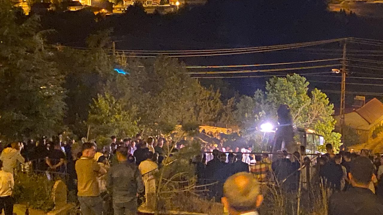 Bitlis'te Trafik Kazasında Kaybettiği 3 Kişi Dualarla Toprağa Verildi.