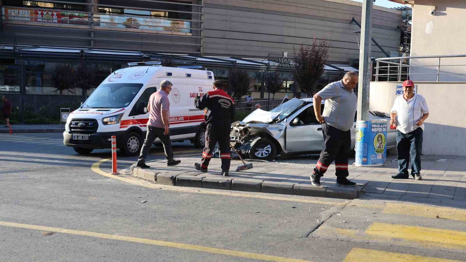 Kaza geçiren sürücünün ilginç tepkisi: Aileme böyle görünmek istemem