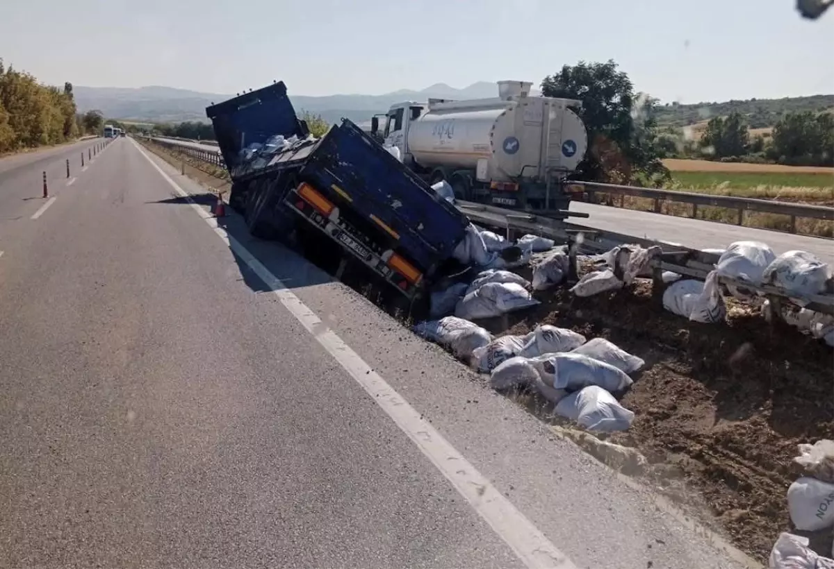 Susurluk'ta Tır Kaza Geçirdi