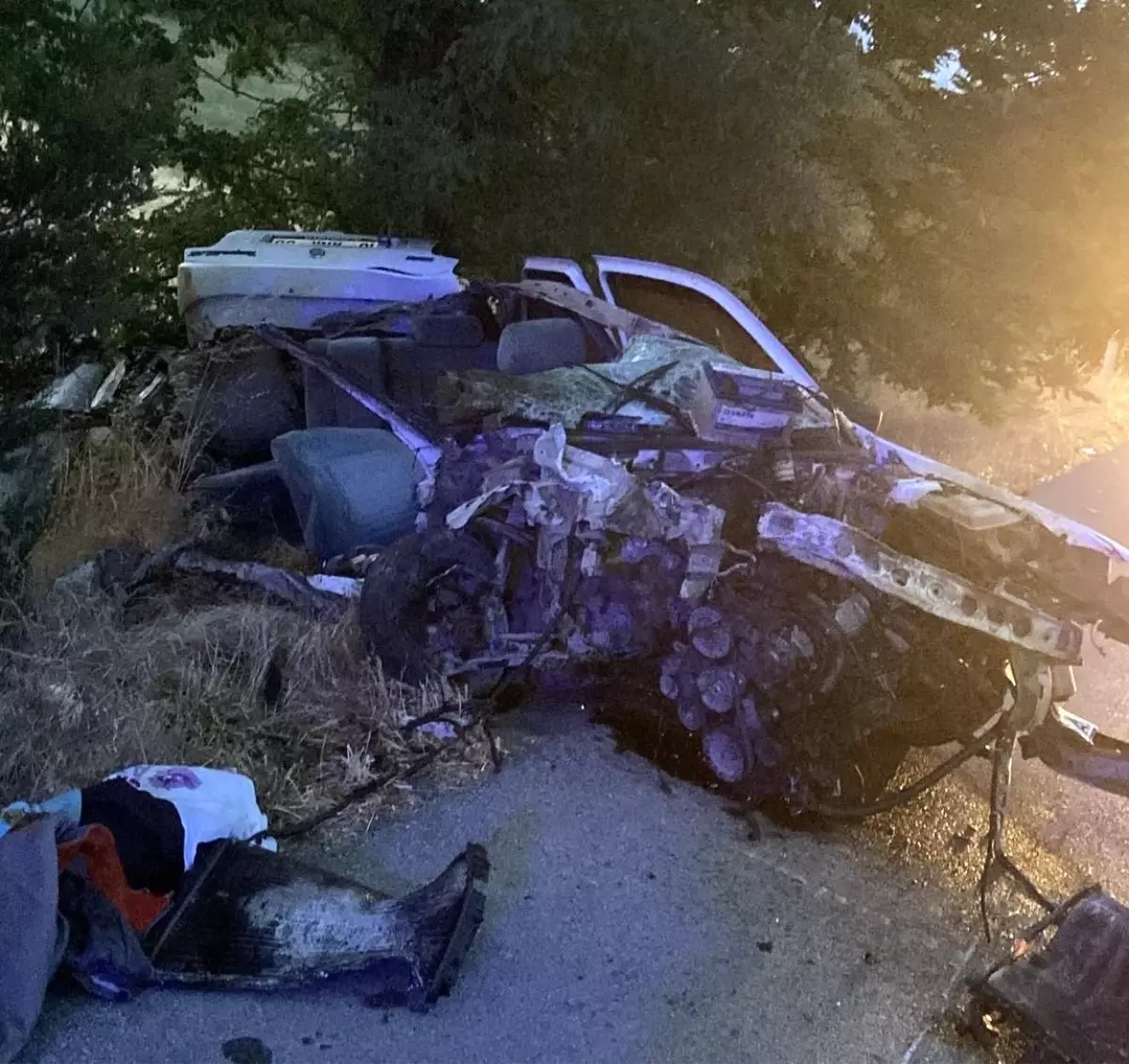 Susurluk'ta trafik kazasında 3 kişi hayatını kaybetti, 1 kişi yaralandı.