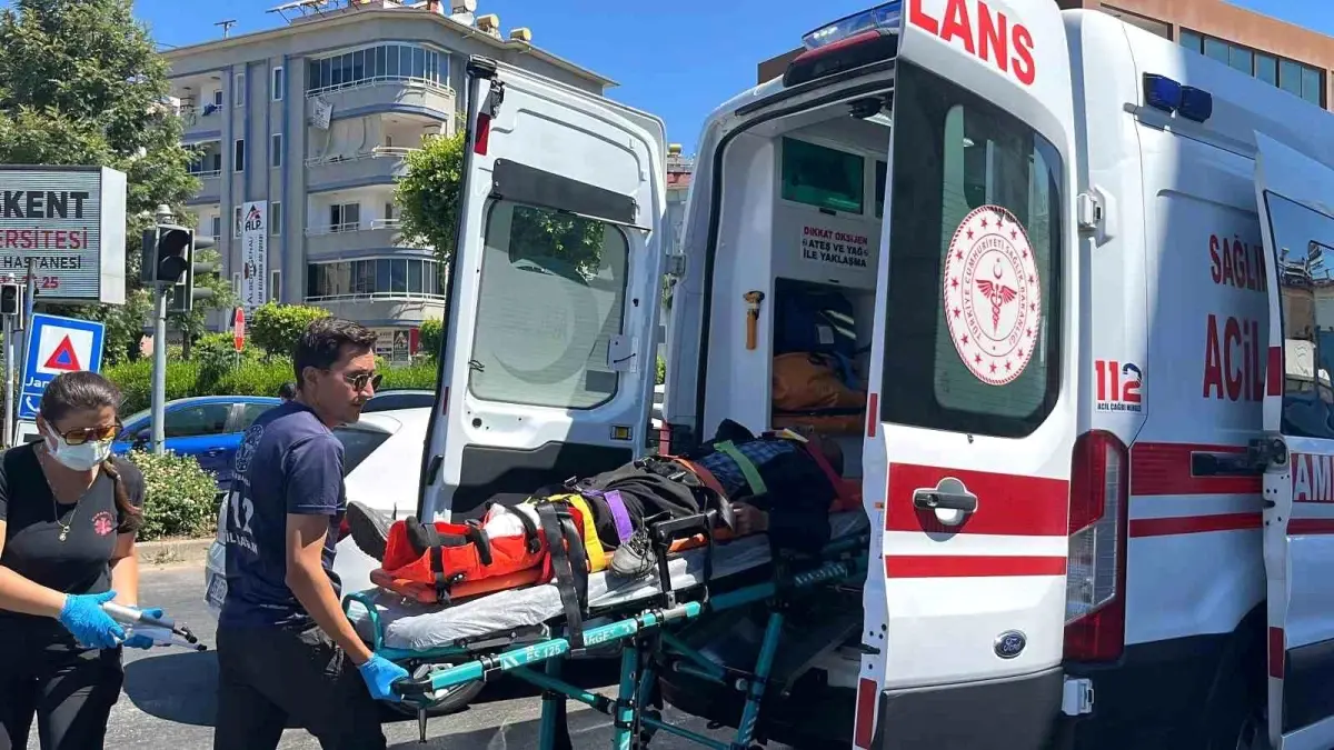 Alanya'da Motosiklet Kaza Geçirdi: Sürücü Yaralandı