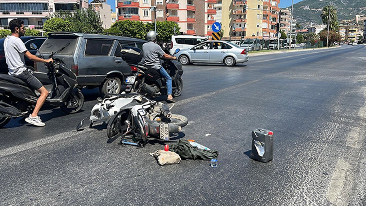 Alanya'da trafik kazasında motosiklet sürücüsü yaralı.