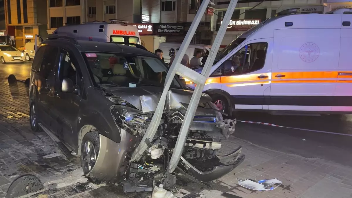 Avcılar'da Kaza Sonucu 3 Kişi Yaralandı