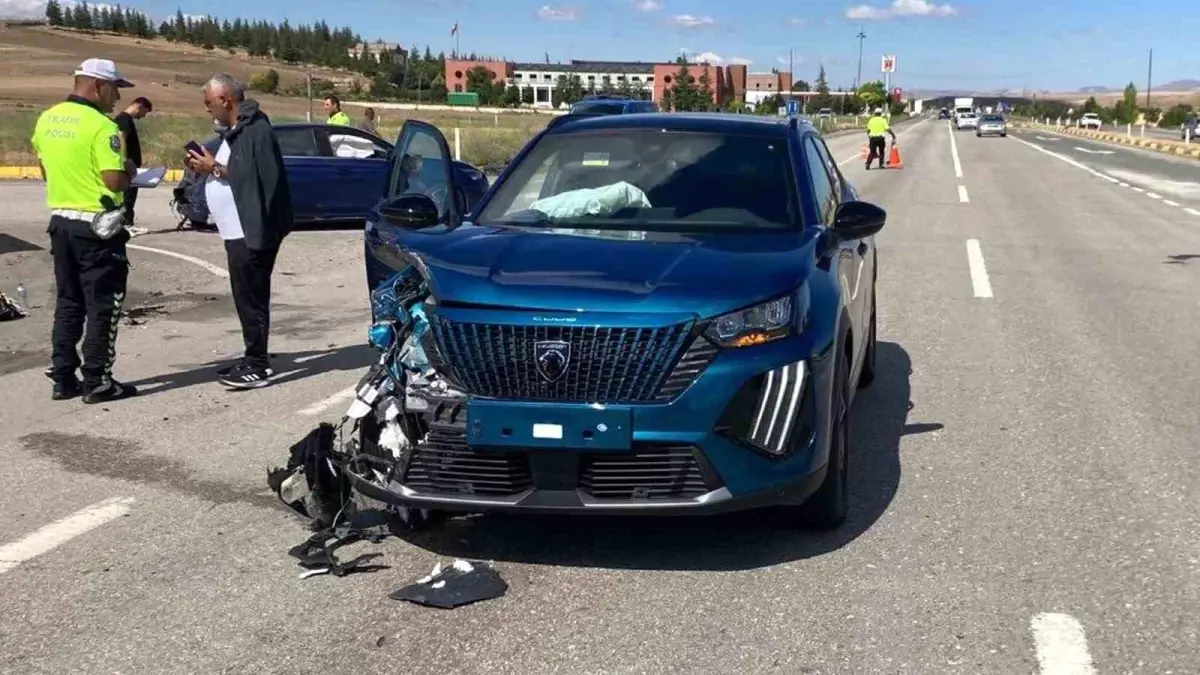Kırıkkale'de Trafik Kazası ile 2 Kişi Yaralandı.