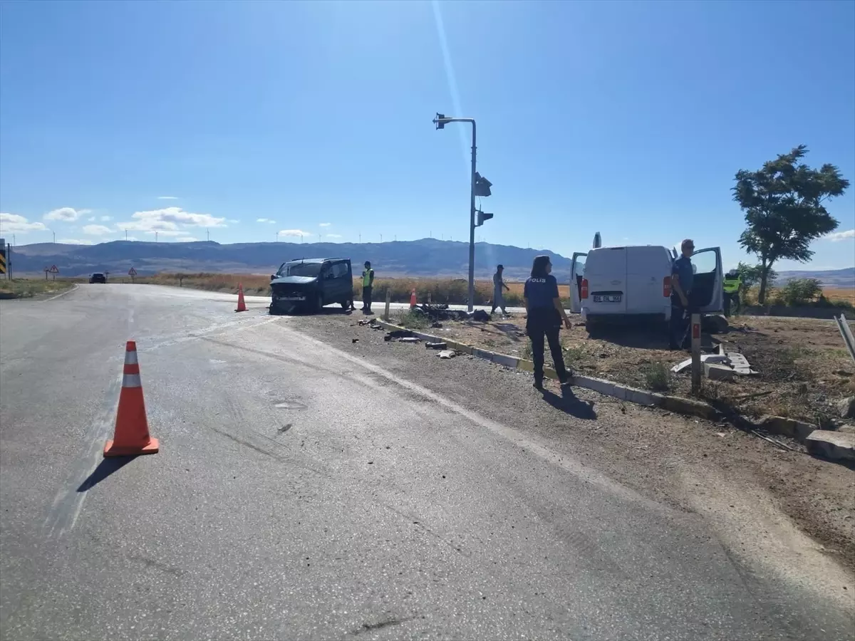 Kırıkkale'de trafik kazasında 6 kişi yaralandı.