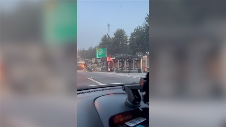 Esenler'de yaşanan kazanın ardından trafik sıkışıklığı oluştu.