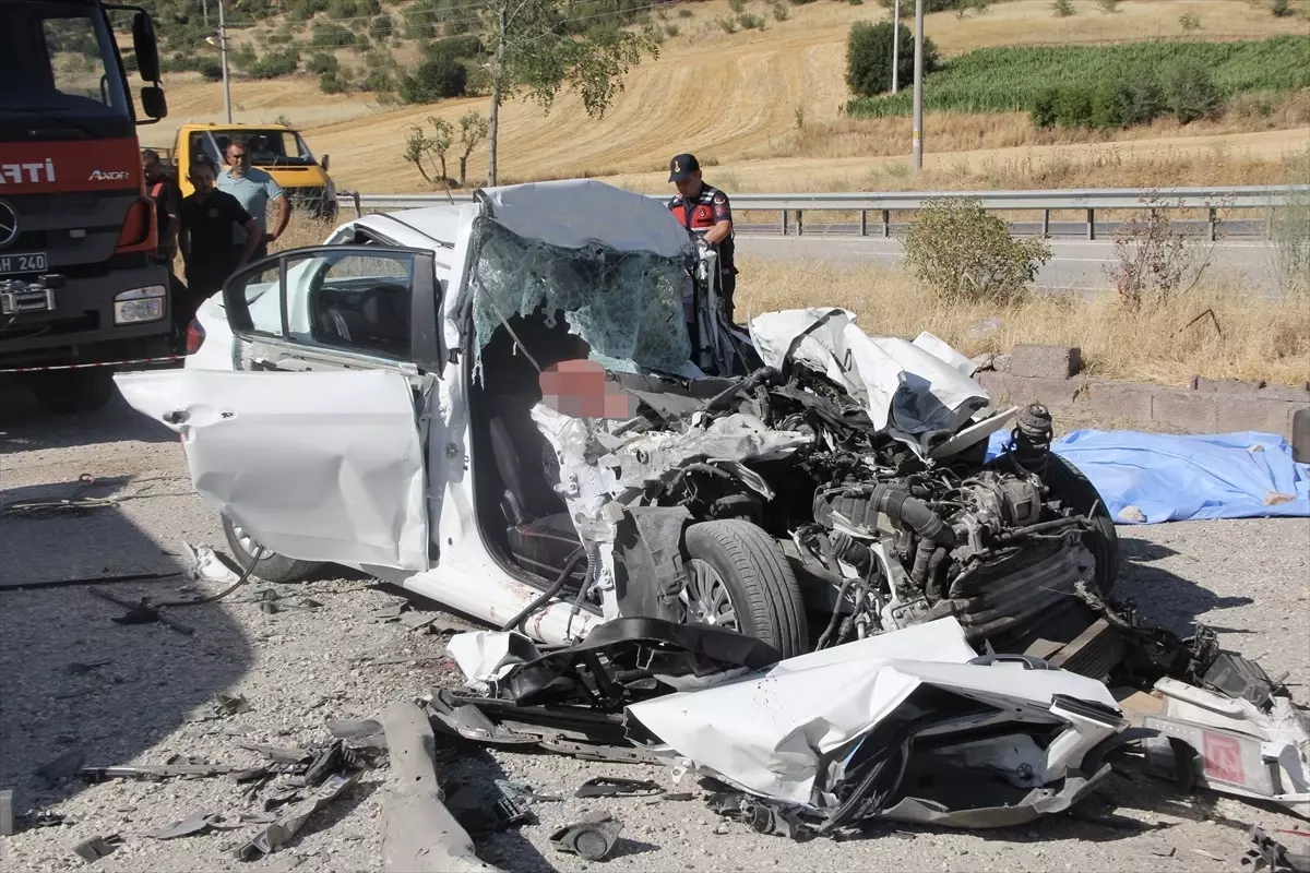 Kula'da Trafik Kazasında Baba ile 3 Çocuk Hayatını Kaybetti.