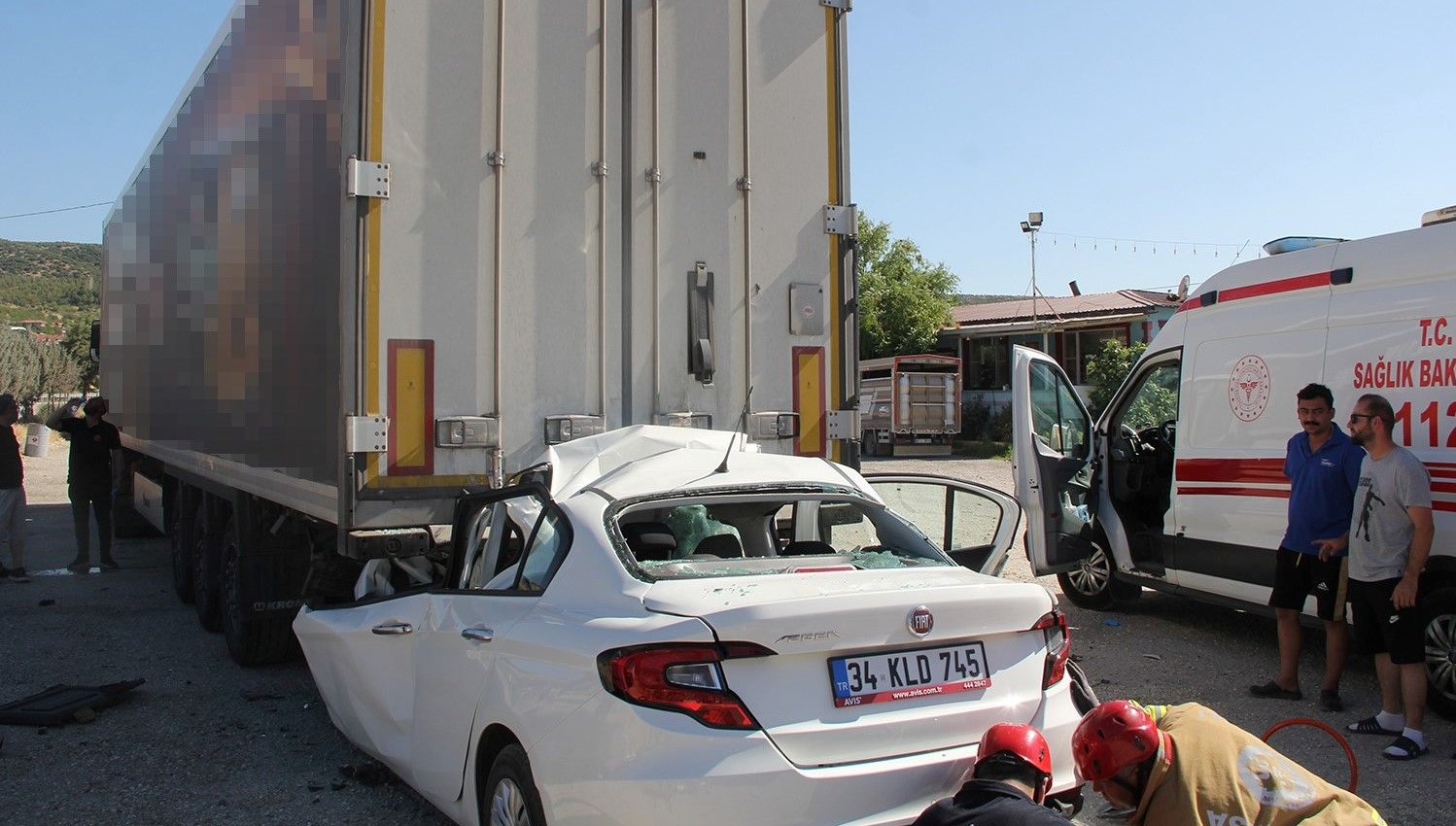 Manisa'da trajik kaza: Baba ve 3 çocuğu öldü.