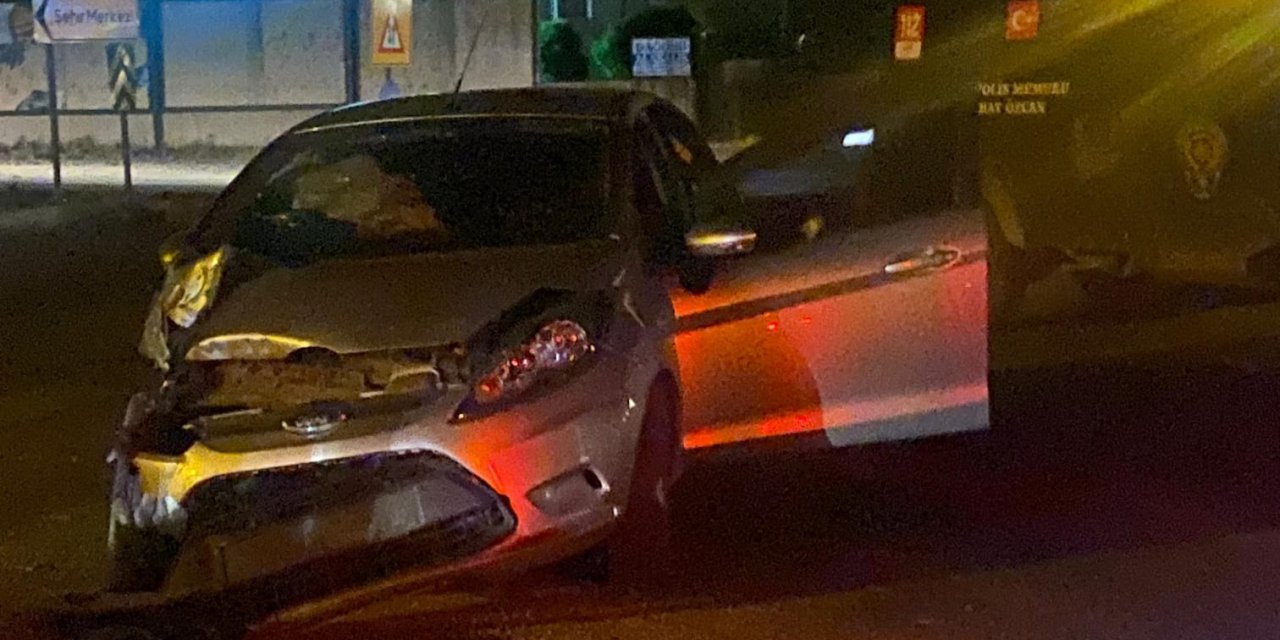 Yüksekova'da trafik kazası: Araçlar kaza yaptı