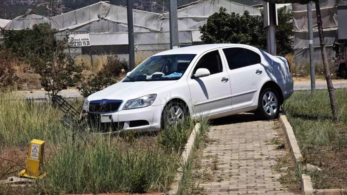 Antalya'da Kaza Sonucu 3 Kişi Yaralandı