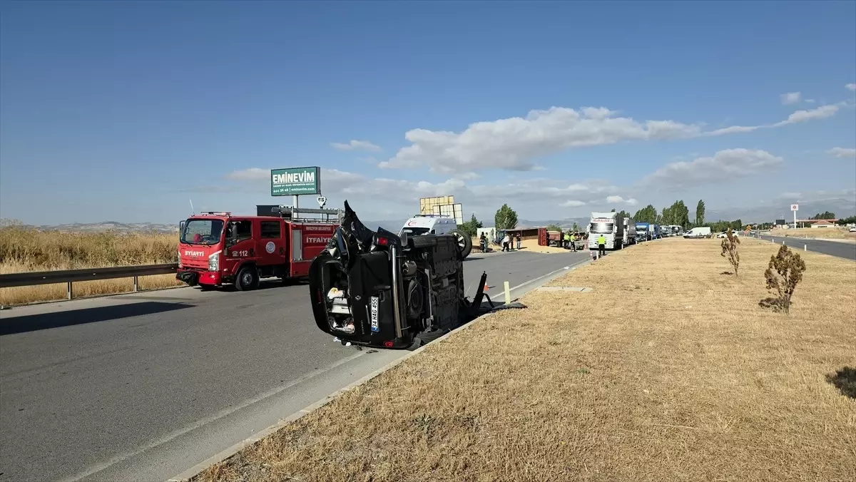 Merzifon'da trafik kazasında 1 kişi hayatını kaybetti, 4 kişi yaralandı.