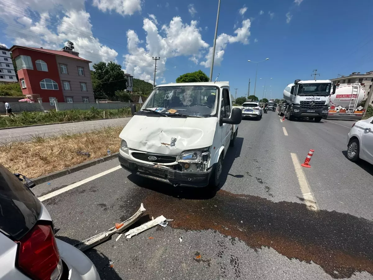 Samsun'da ardı ardına meydana gelen trafik kazasında 2 kişi yaralandı.
