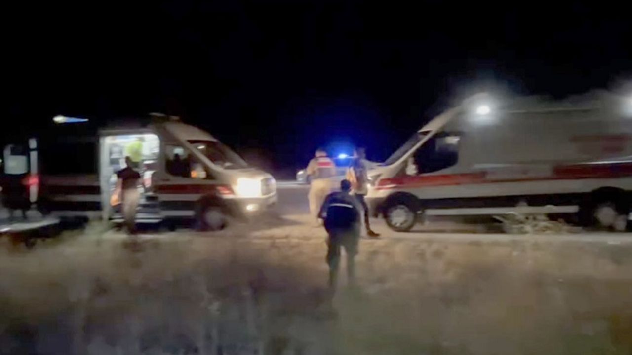 Trafik kazasında 2 kişi öldü, 2 kişi yaralandı.
