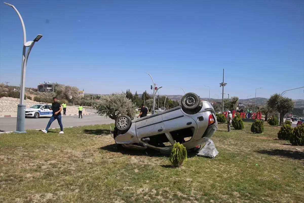 Altınözü'nde Kaza Sonucu 2 Kişi Yaralandı.