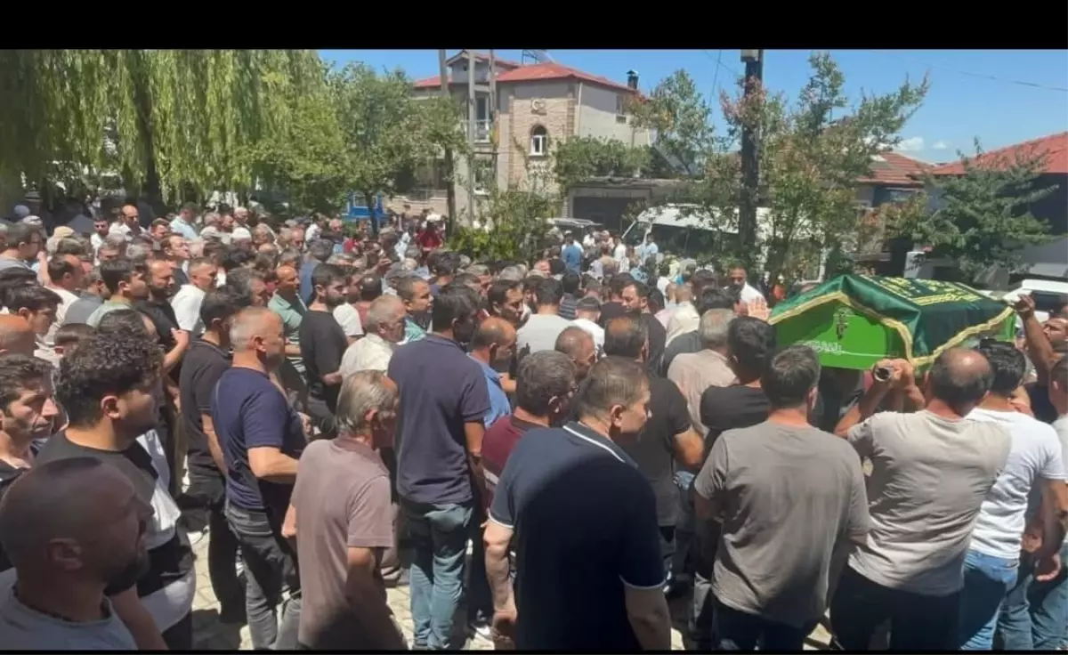 Düzce'de Kaza Sonucu Hayatını Kaybeden 11 Yaşındaki Enes'e Veda
