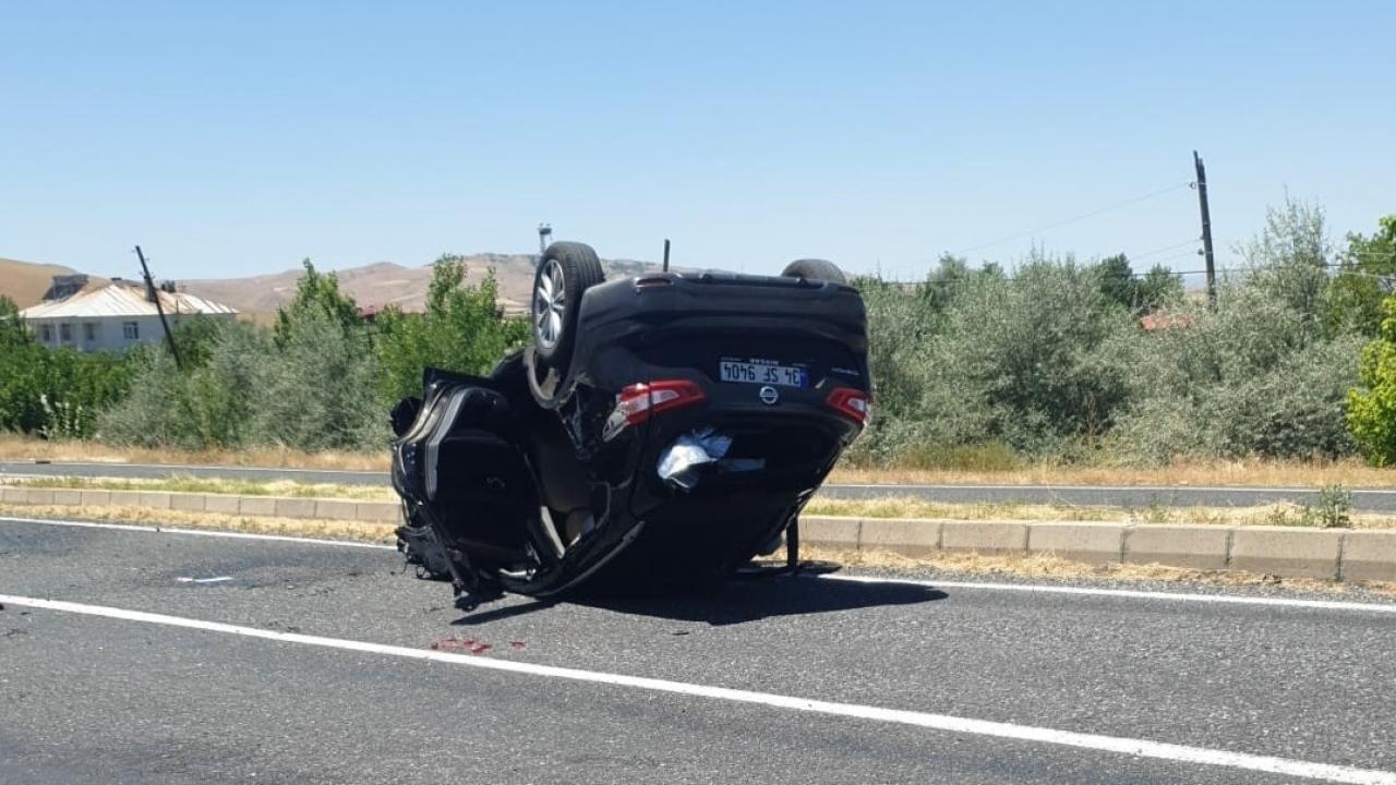 Elazığ'da trafik kazası sonucu yaralananlar bulunuyor.