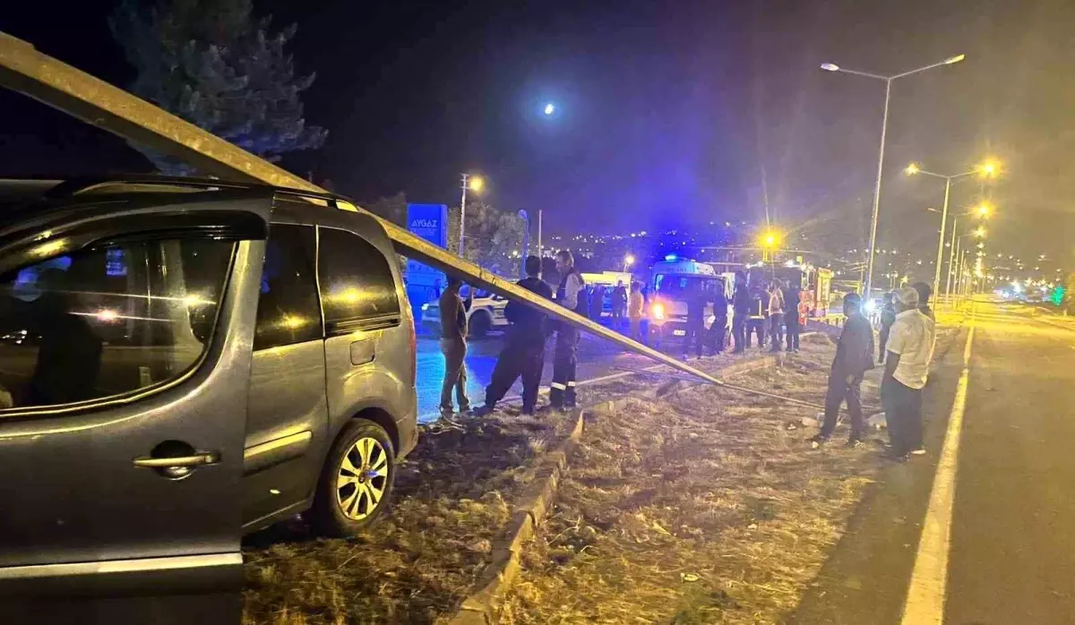 Gevaş'ta Kaza: 3 Kişi Yaralandı