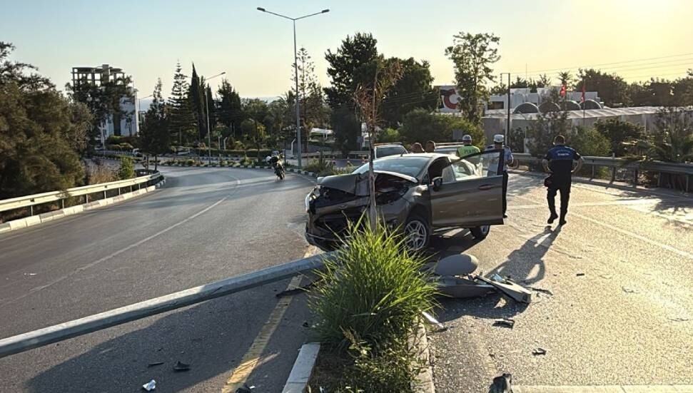 Girne'de alkol alan sürücü direksiyon hakimiyetini kaybetti, kaza yaptı.