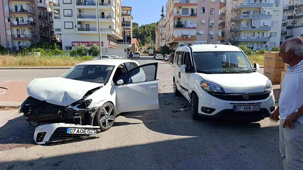Manavgat'ta trafik kazası meydana geldi: 1 kişi yaralandı.