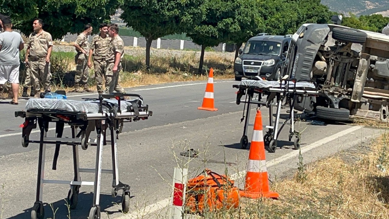 Trafik kazasından sonra aralarında çatışma çıktı: 4 jandarma yaralandı, 5 kişi gözaltına alındı.