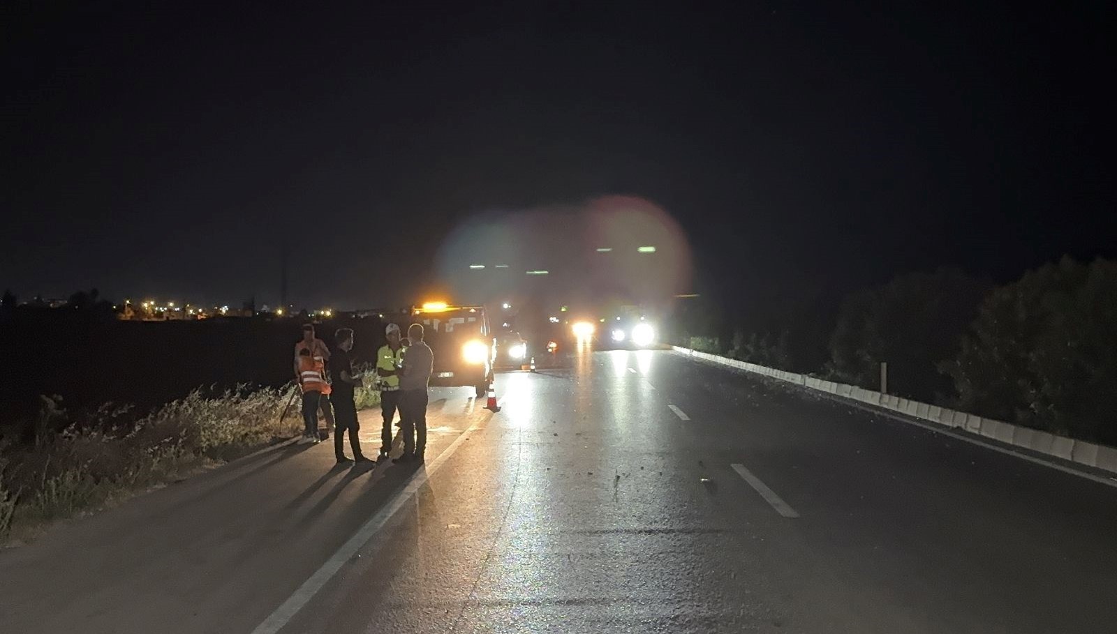 Adana'da üç araç karıştığı trafik kazası