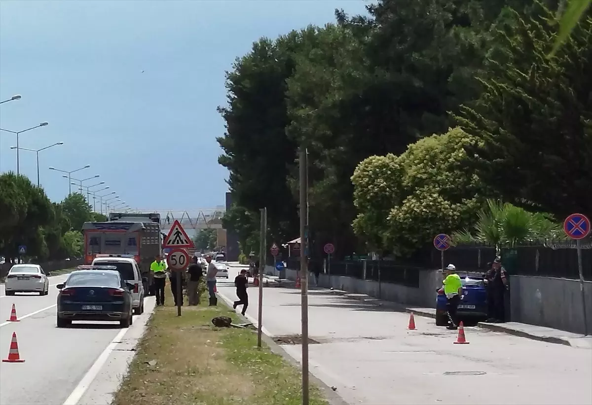 Atakum'da Kaza: Sürücüye Zarar Geldi.