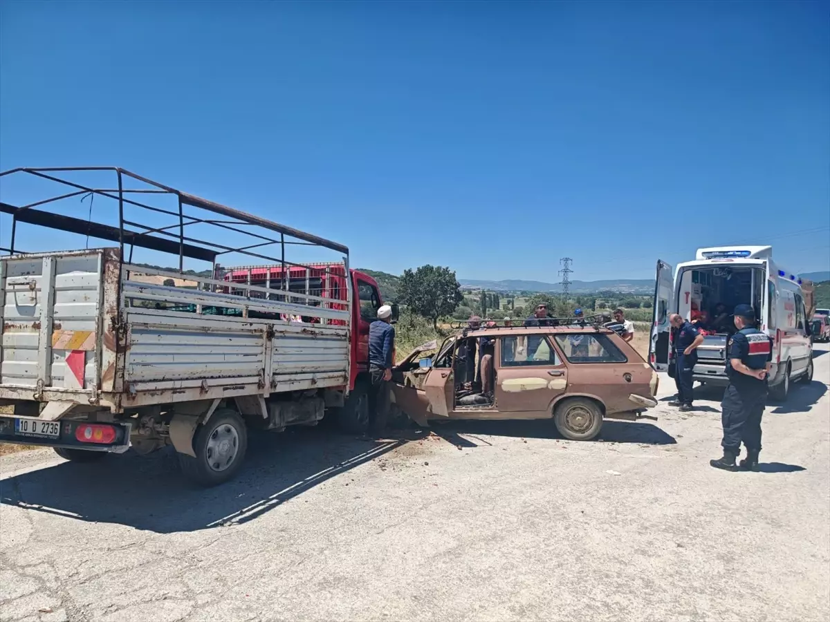 İvrindi'de Kaza: 6 Kişi Yaralandı