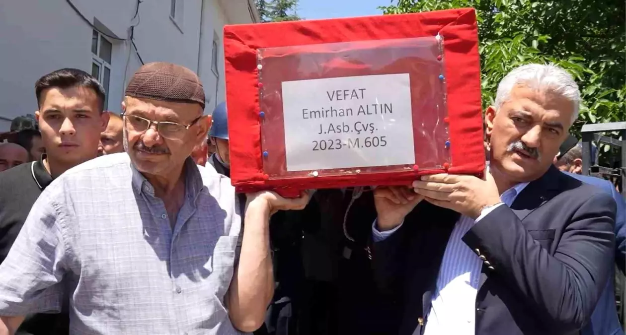 Jandarma Astsubay Emirhan Altın, kaza sonucu vefat etti.