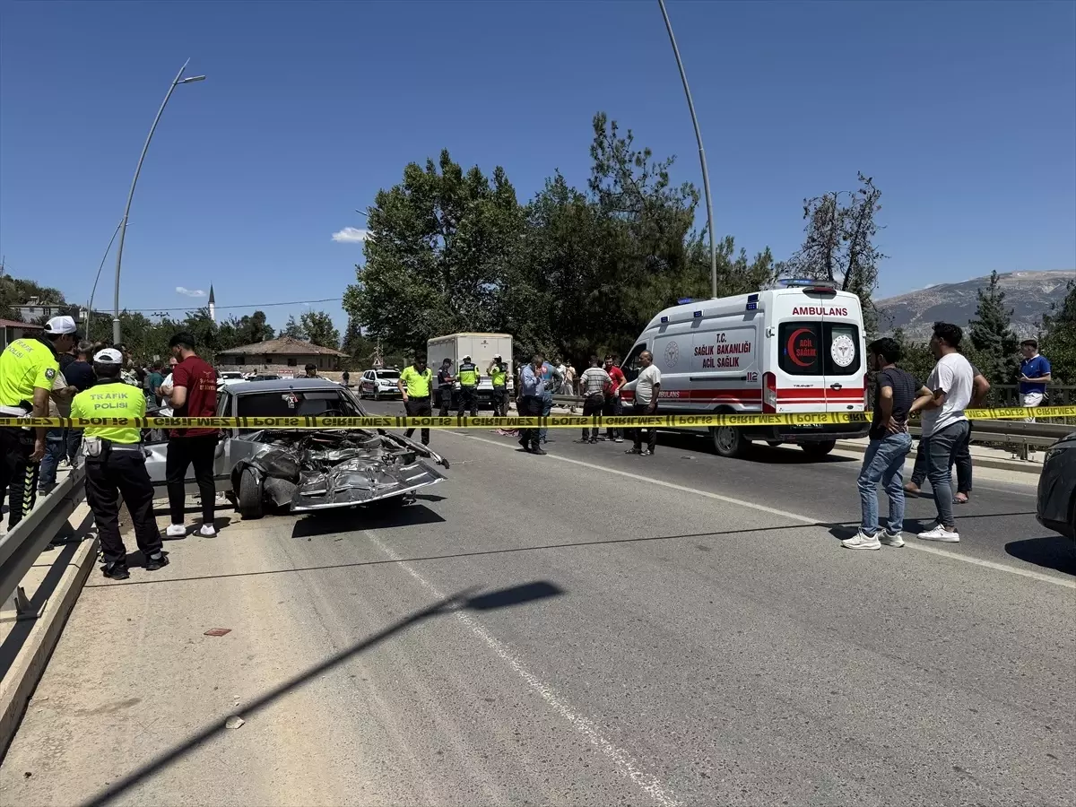 Kahramanmaraş'ta Kaza: Bir kişi öldü, iki kişi yaralandı.